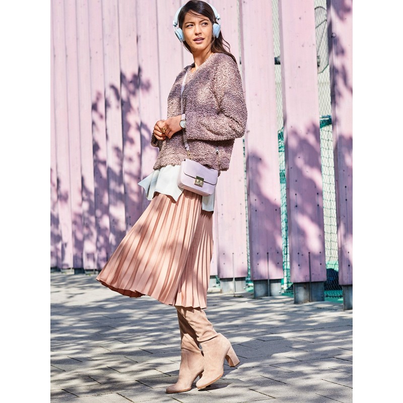 Pattern V-neck raglan...