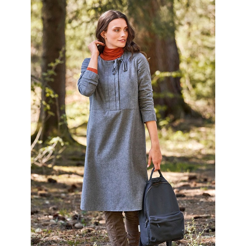 Pattern Dress of straight...