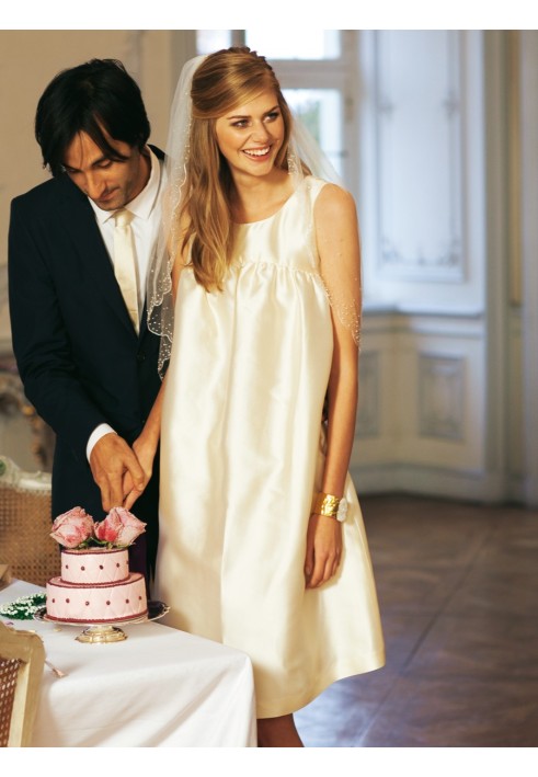 Pattern Wedding dress in the style of "baby doll" (Burda 3/2012, pattern number 106 A)