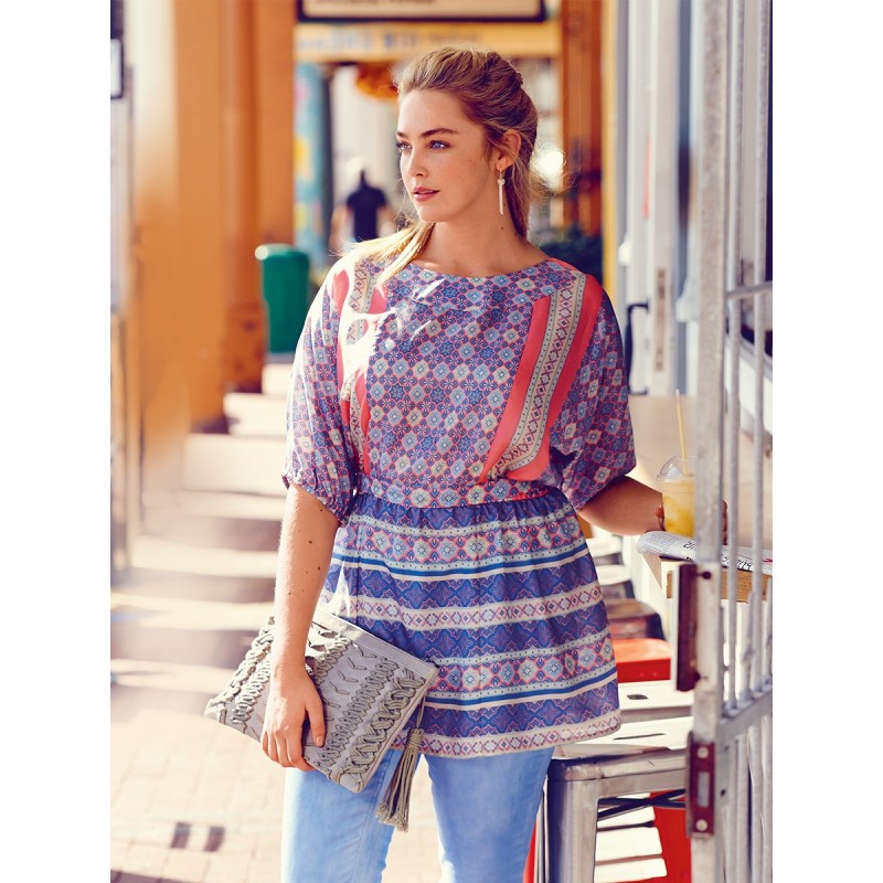 Pattern Tunic of a fitted...