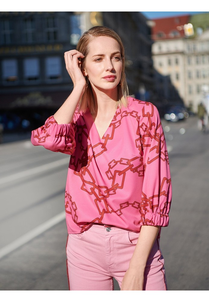 Pattern Blouse of a simple cut with elastic cuffs (Burda 2/2020, pattern number 115)