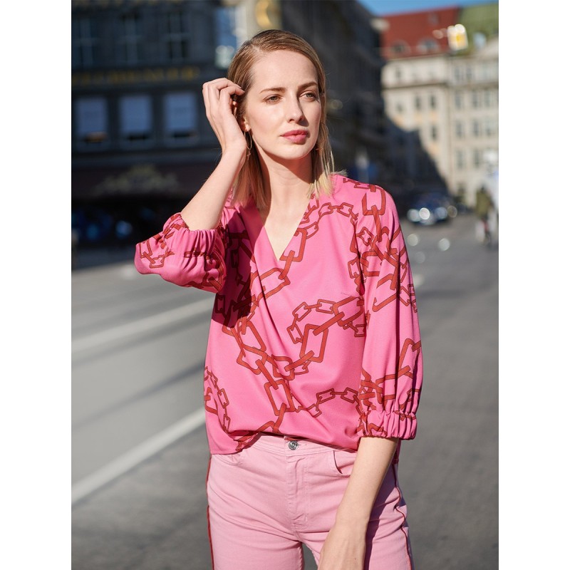 Pattern Blouse of a simple...