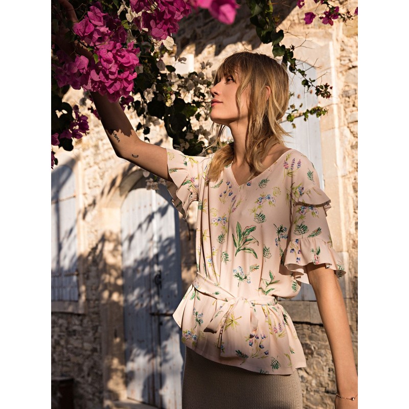 Pattern A spacious blouse...