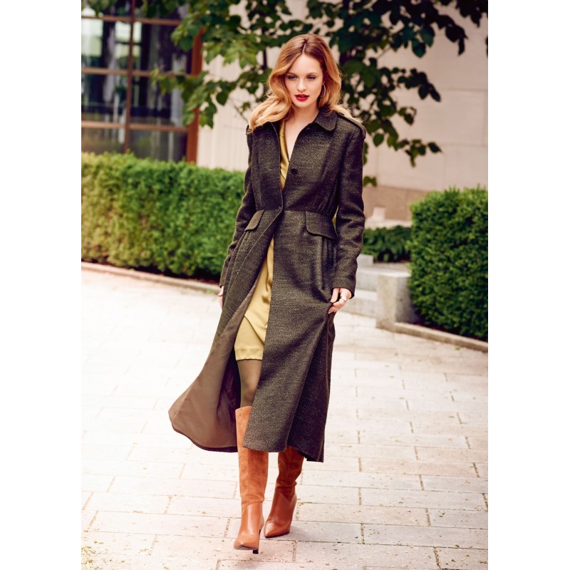 Pattern Coat of a fitted...