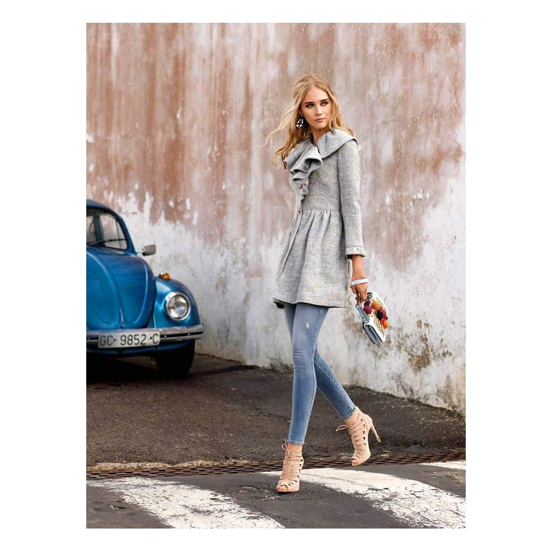 Pattern Coat cut off at the...