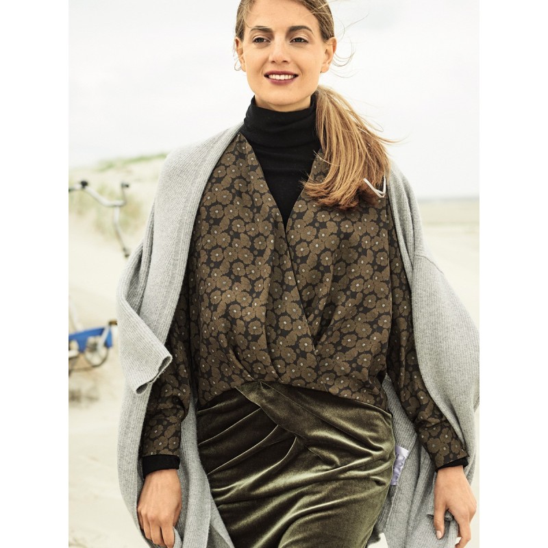 Pattern Blouse with a smell...