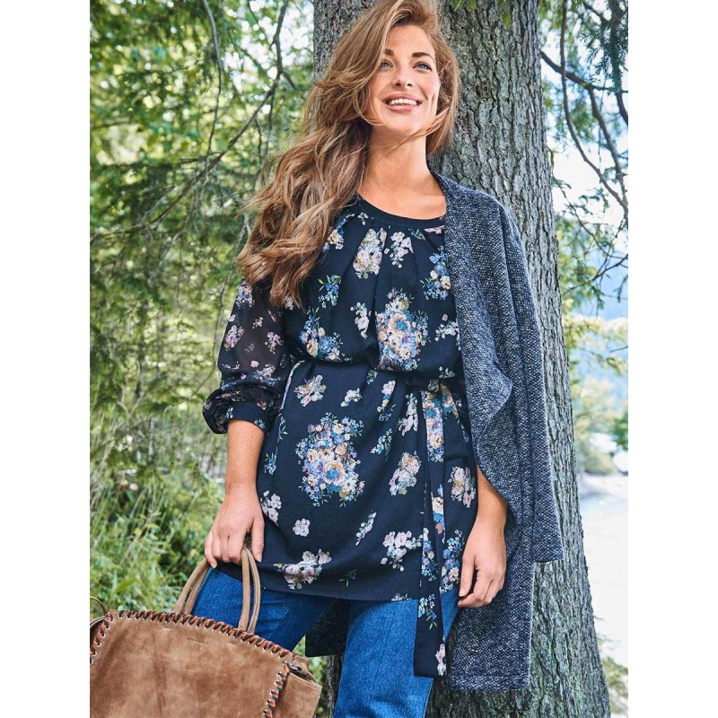 Tunic pattern with a deep...