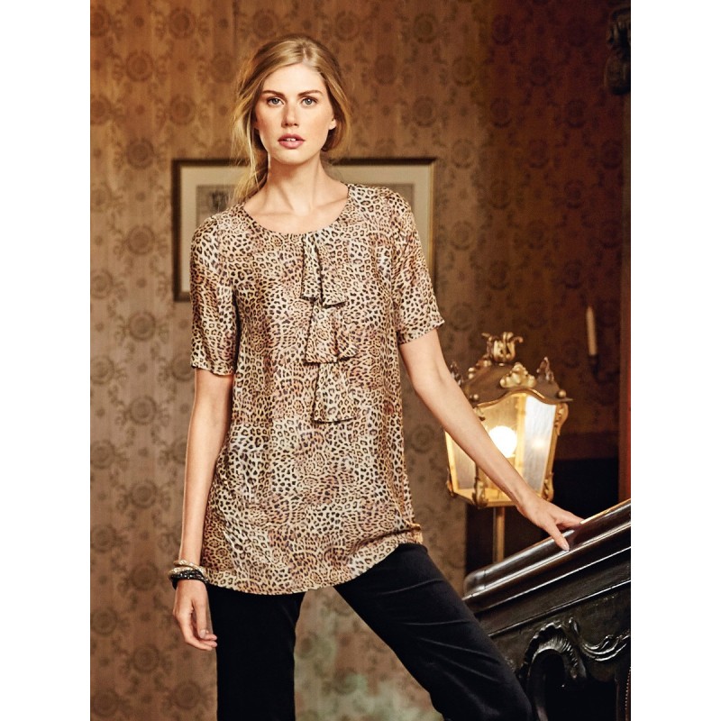 Pattern Blouse with "frog"...