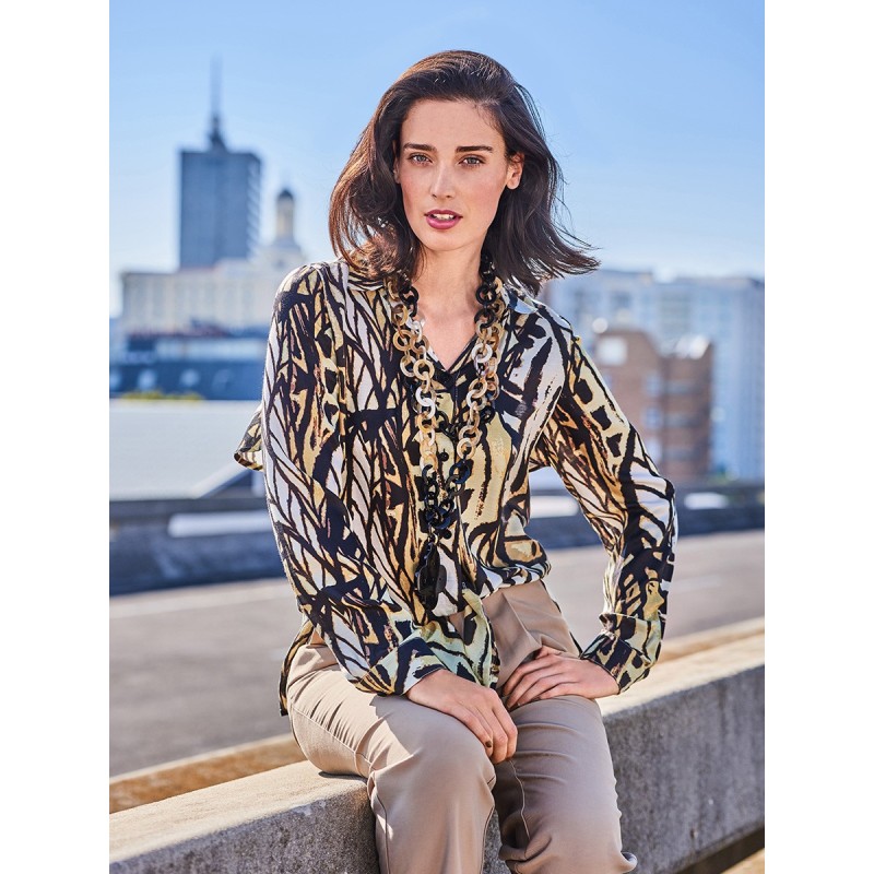 Pattern Shirt-cut blouse...