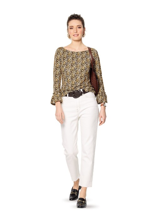 Pattern Pullover of a pressed cut with a neckline on the back (Burda 2/2020, pattern number 6166 A)