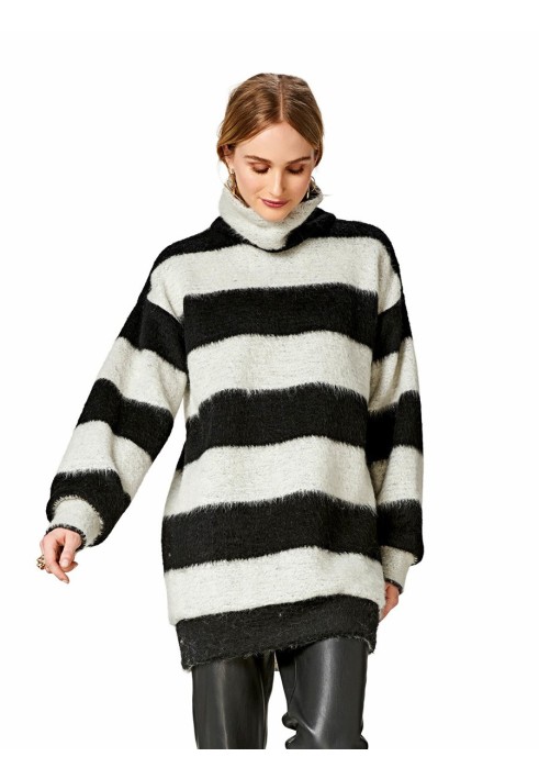 Pattern Long pullover with a high stand-up collar (Burda 2/2017, pattern number 6476 B)