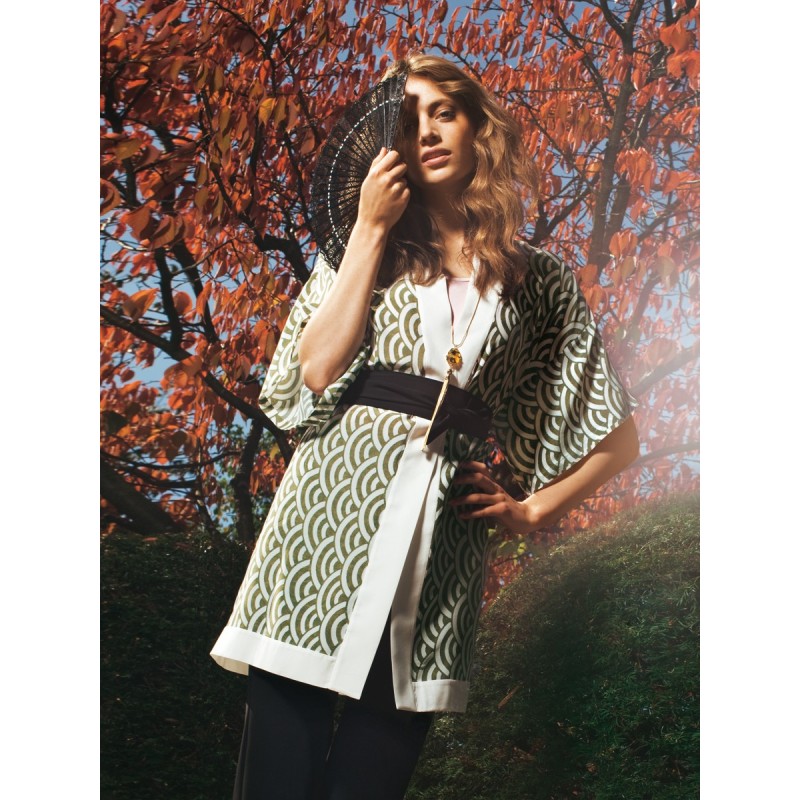 Pattern Kimono with a wide...