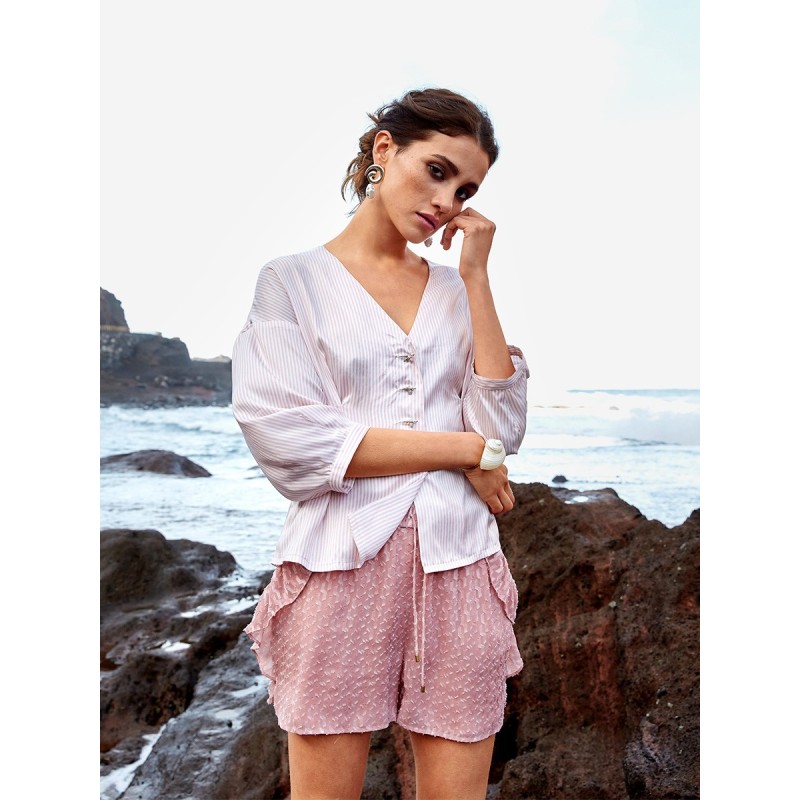 Pattern Blouse of a fitted...