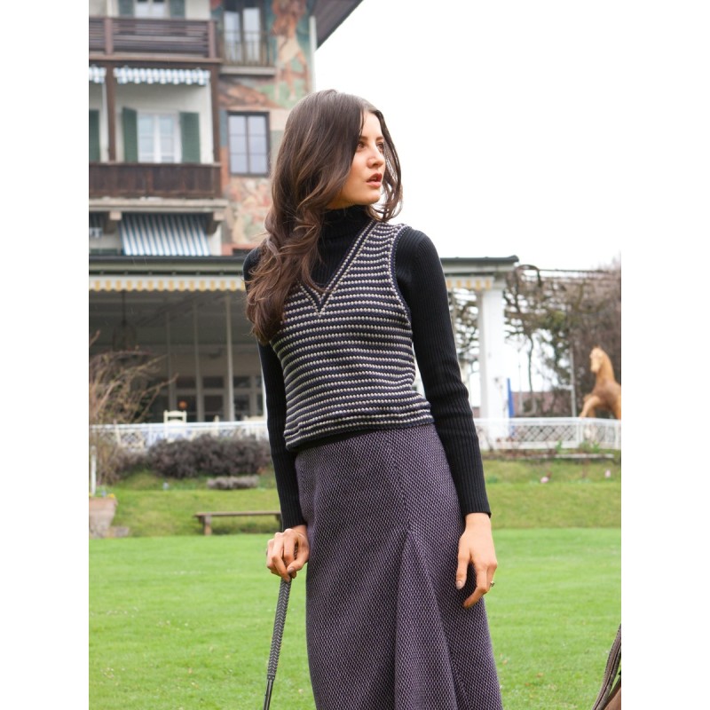 Pattern Vest made of...