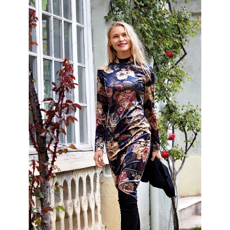 Pattern Dress of a narrow...