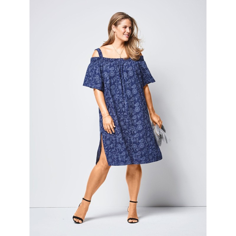 Pattern Dress with a flared...