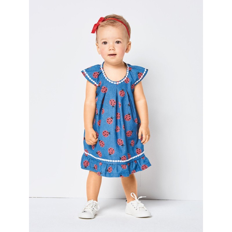 Pattern Dress with a flared...