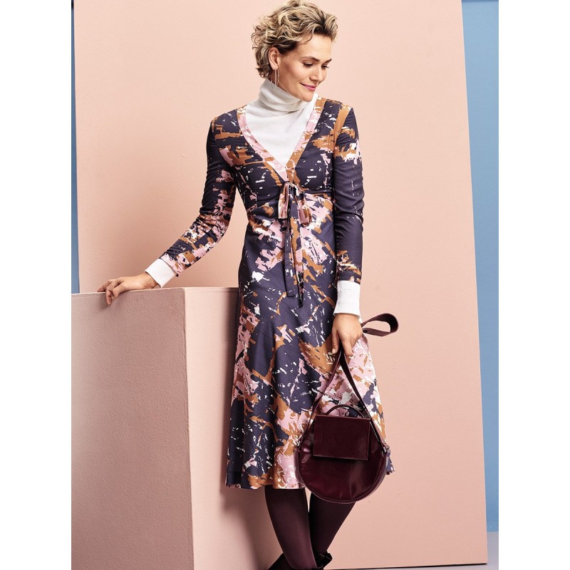 Pattern V-neck fitted dress...