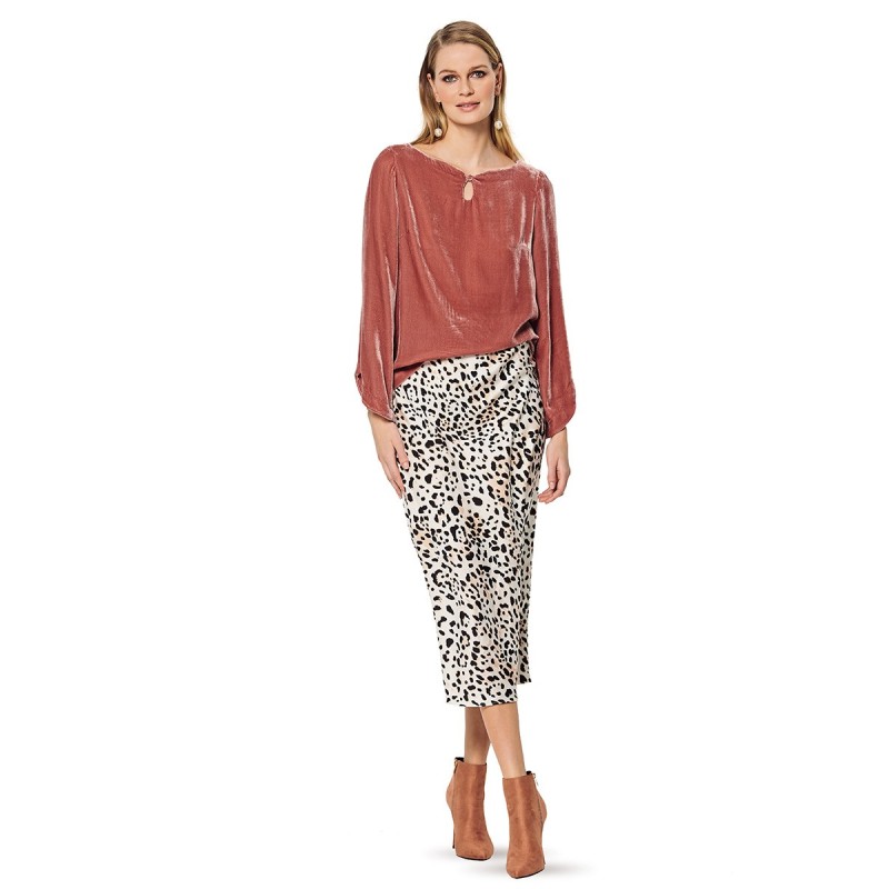 Pattern Blouse with a...