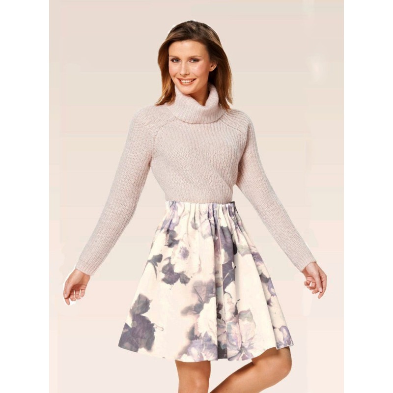 Pattern Skirt with a lush...