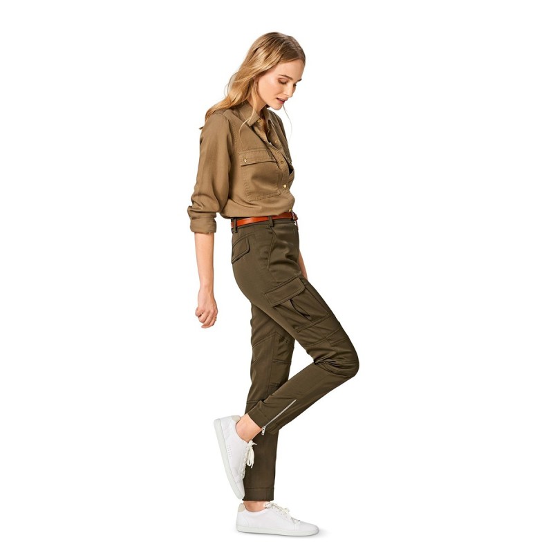 Pattern Pants of a narrow...