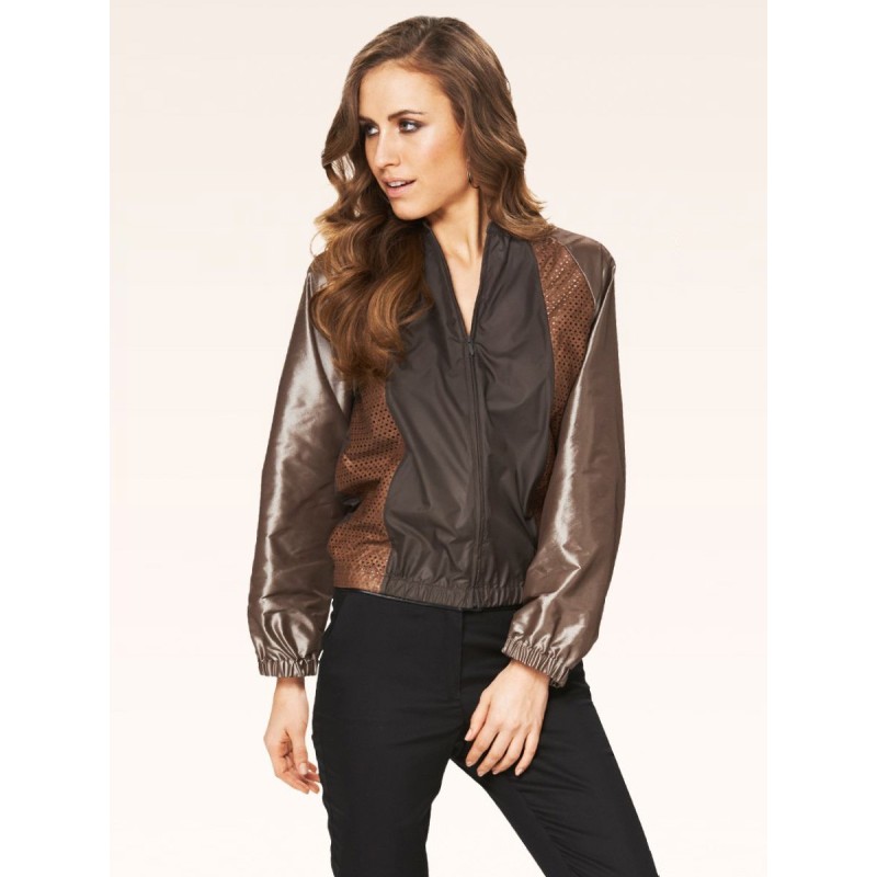 Pattern O-line blouse with...