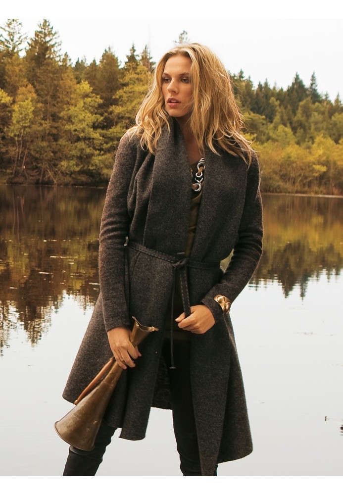 Pattern Felted loden coat with shawl collar (Burda 1/2011, pattern number 126 A)