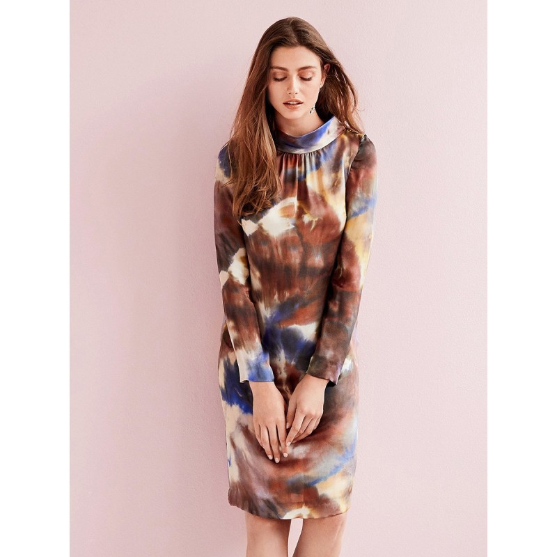 Pattern Dress with a wide...