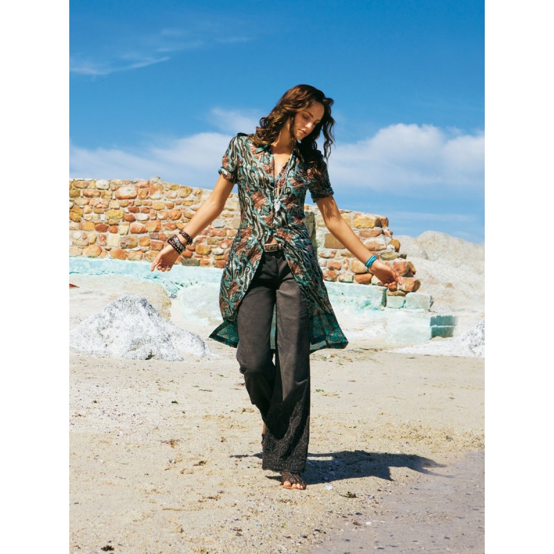 Pattern Pants with a flared...