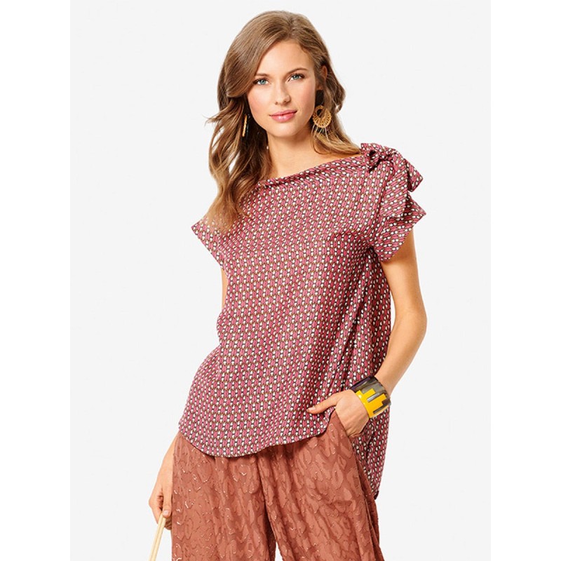 Pattern Blouse of a simple...