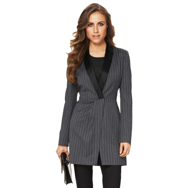 Pattern Jacket of a fitted...