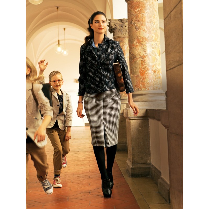 Pattern Narrow-cut skirt...