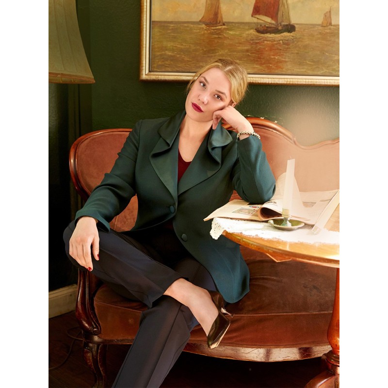 Pattern Jacket of a fitted...