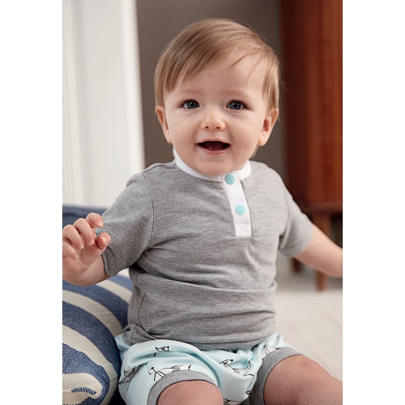 Pattern T-shirt with a polo...