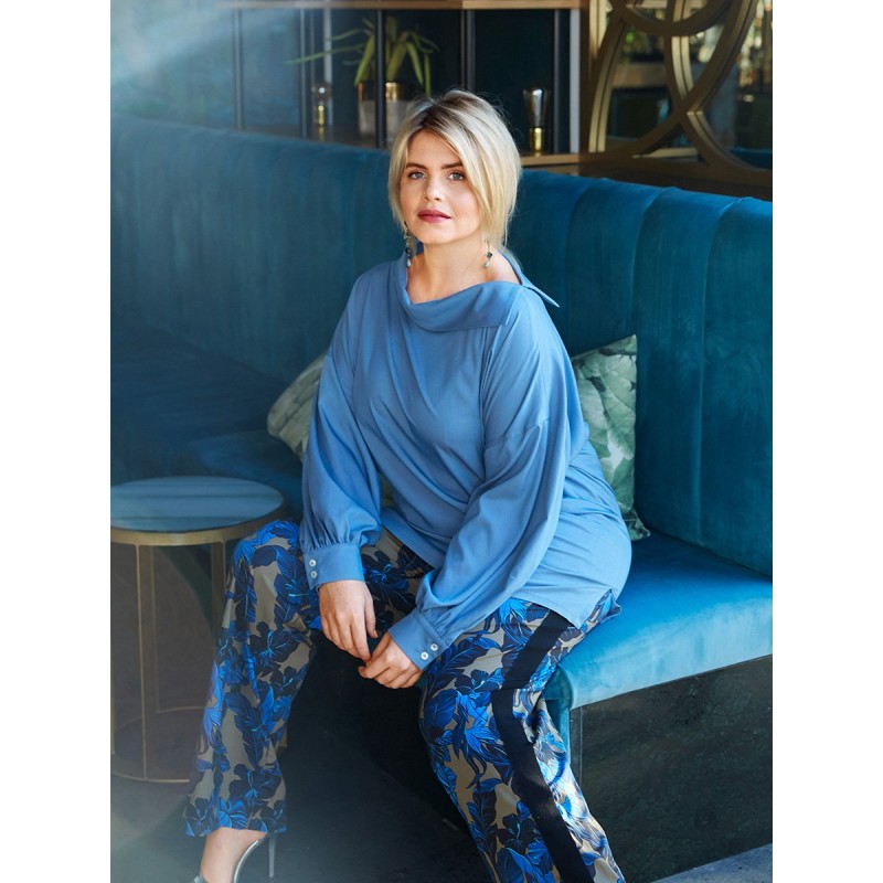 Pattern Blouse with an...