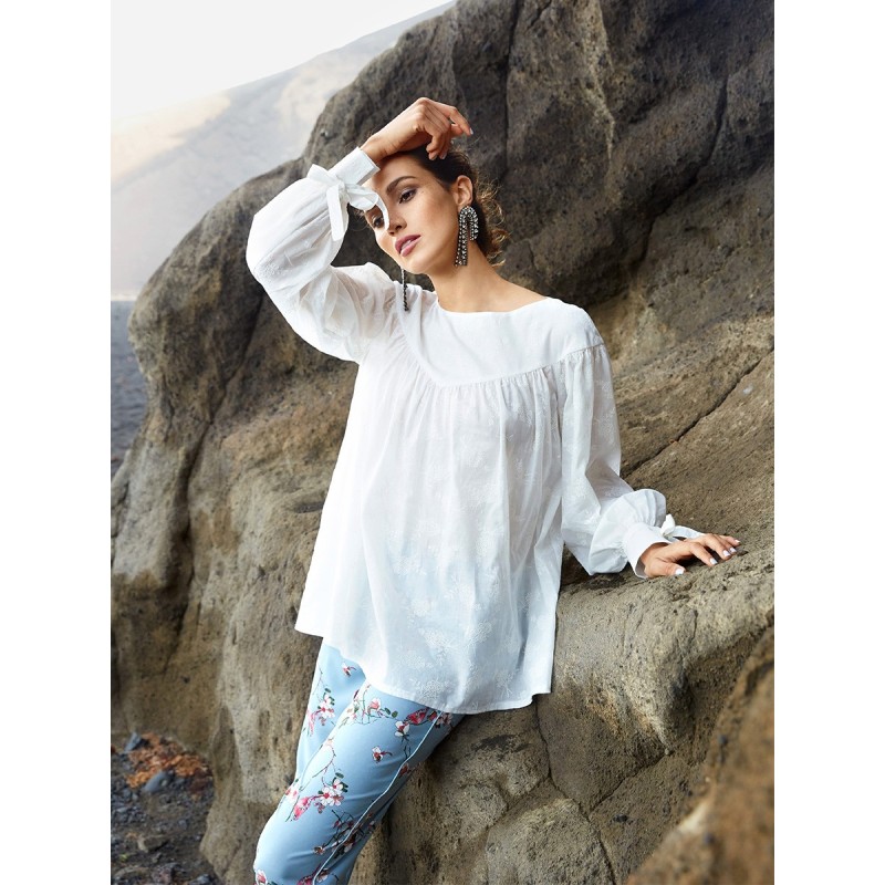 Pattern Blouse with a...