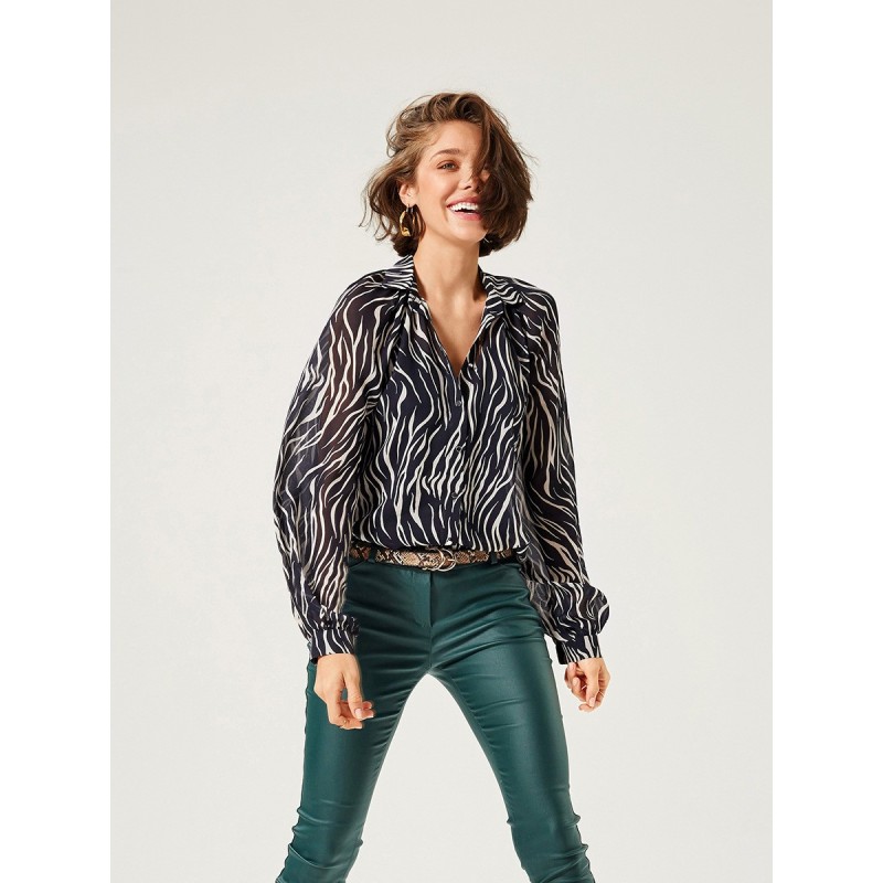 Pattern Blouse of a flared...