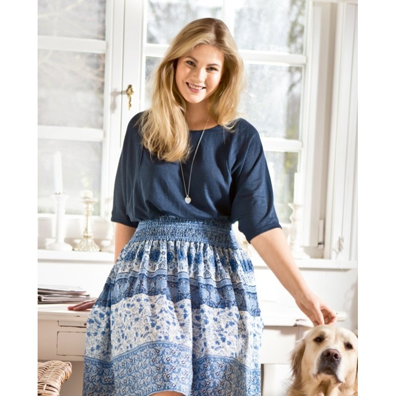 Pattern Blouse of flared...