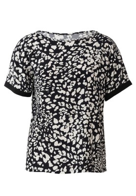 Pattern Blouse of simple cut with short sleeves (Burda 1/2020, pattern number 6225 B)