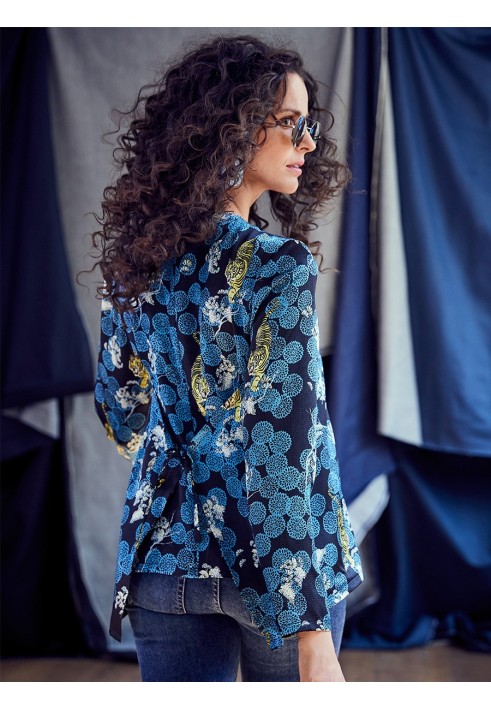 Pattern Blouse of a straight silhouette with a flared detail (Burda 9/2019, pattern number 116 A)