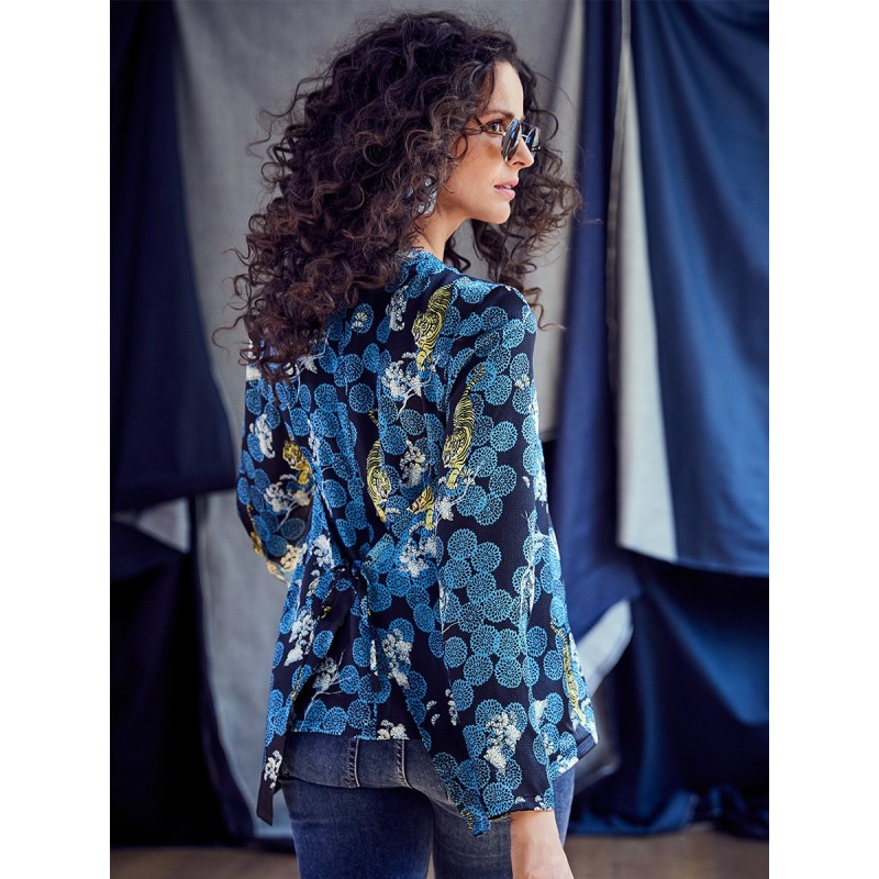 Pattern Blouse of a...