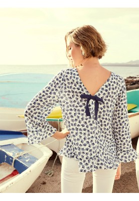 Pattern A-line blouse with raglan sleeves (Burda 4/2019, pattern number 101 A)