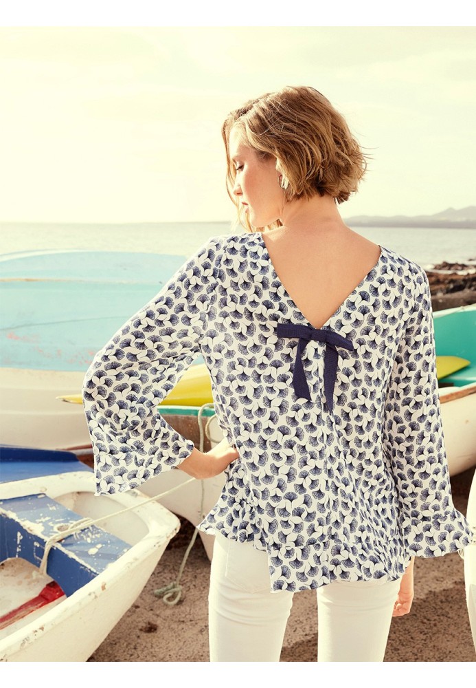 Pattern A-line blouse with raglan sleeves (Burda 4/2019, pattern number 101 A)