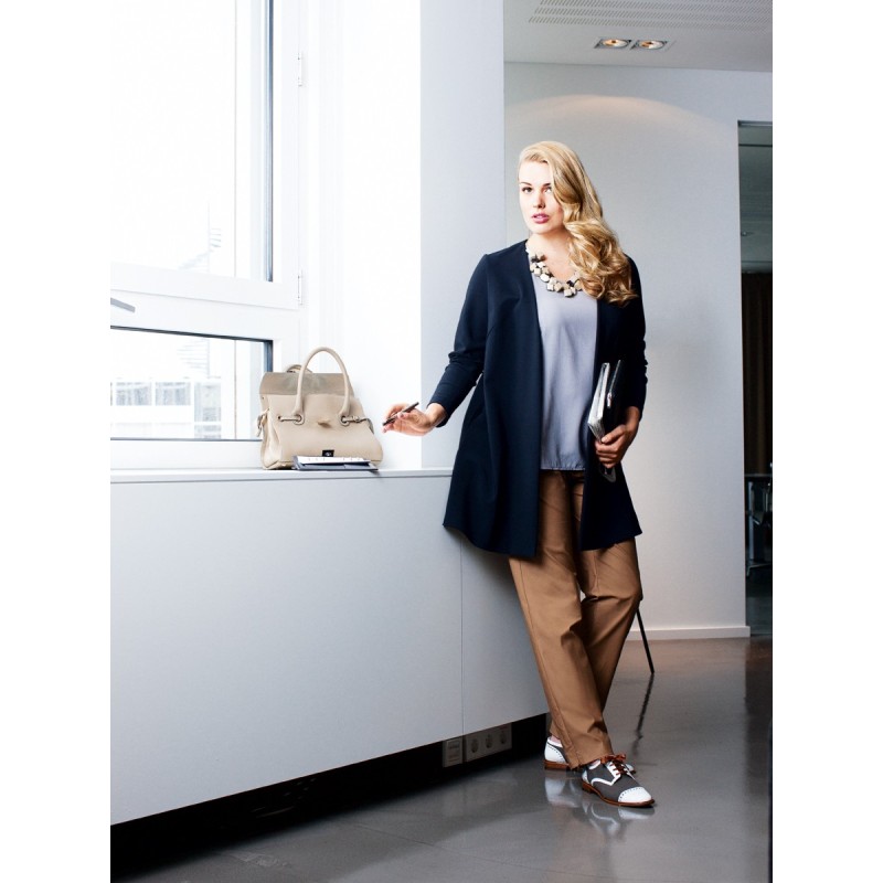 Pattern Pants of a narrow...