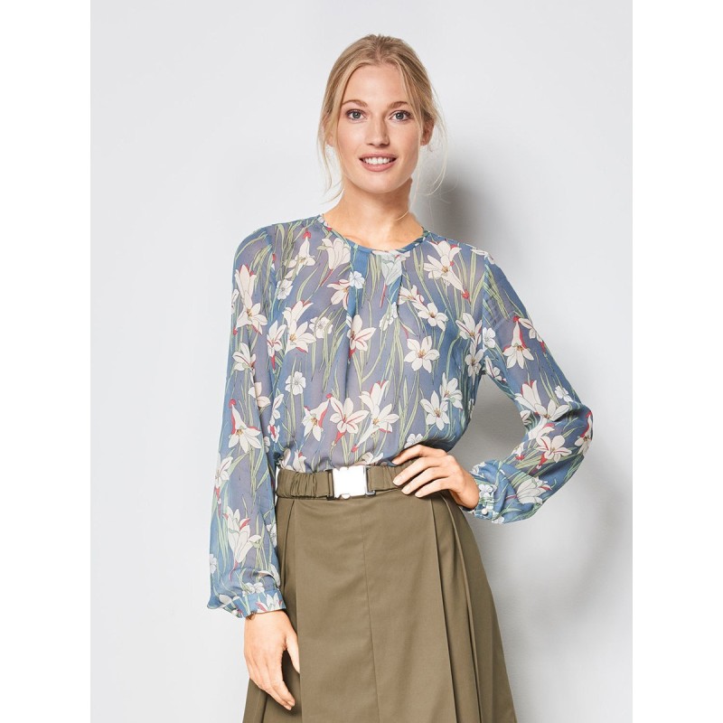 Pattern Blouse with pleats...