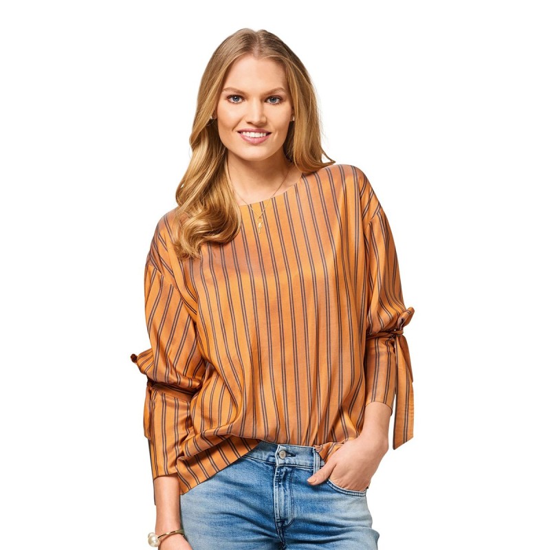 Pattern Blouse of a...