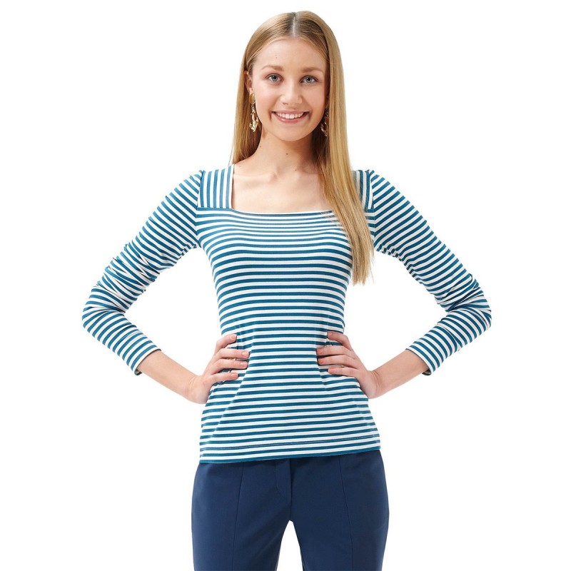 Pattern Pullover with a...