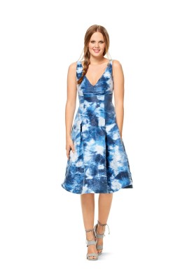 Pattern Empire dress with a deep V-neckline (Burda 1/2017, pattern no. 6536 B)