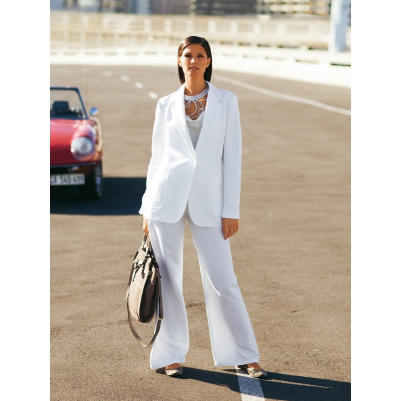 Pattern Pants with a flared...