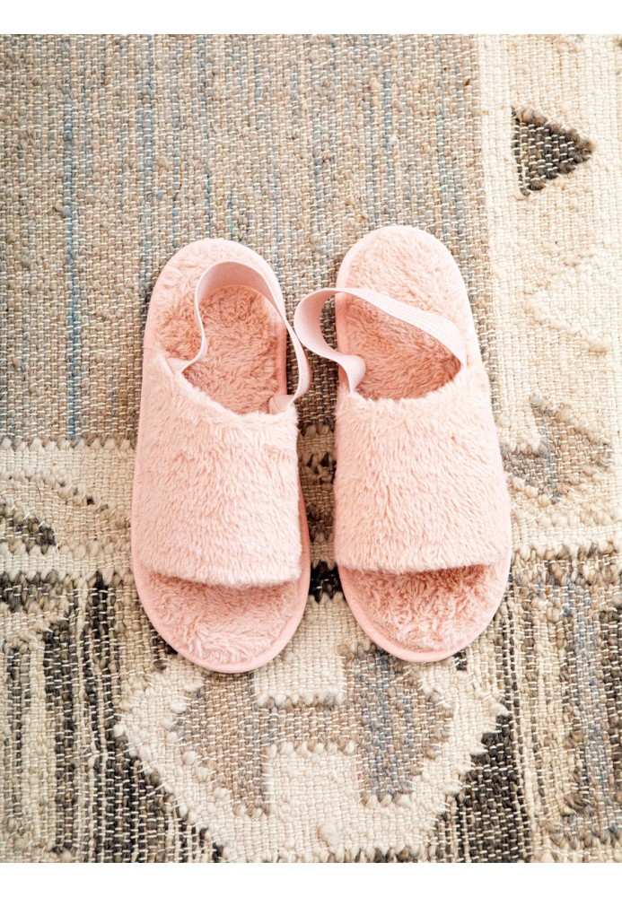 Pattern House fur slippers (Burda 1/2023, pattern number 136)